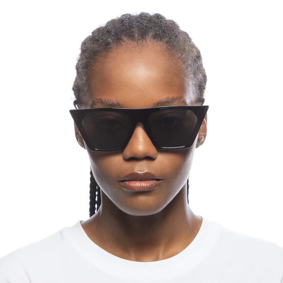 AIRE QUASAR BLACK OVER-SIZED CAT EYE SUNGLASSES - NEW W/CASE - Picture 3 of 5